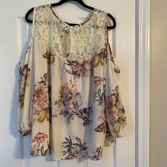 Floral and Lace Cold Shoulder Blouse - Picture 6 of 6